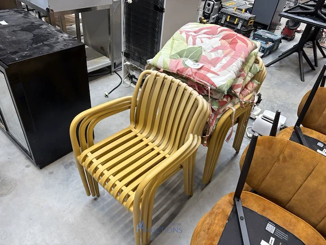 8 pvc terrasstoelen - afbeelding 3 van  4