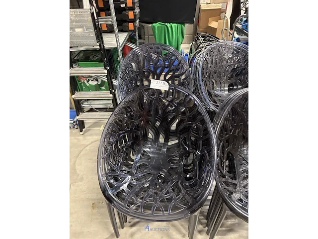 8 pvc tuinstoelen - afbeelding 4 van  4