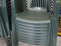 8 pvc tuinstoelen - afbeelding 1 van  1