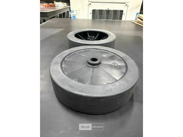 8 pvc-wielen - afbeelding 2 van  3