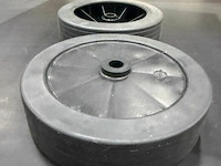 8 pvc-wielen - afbeelding 2 van  3