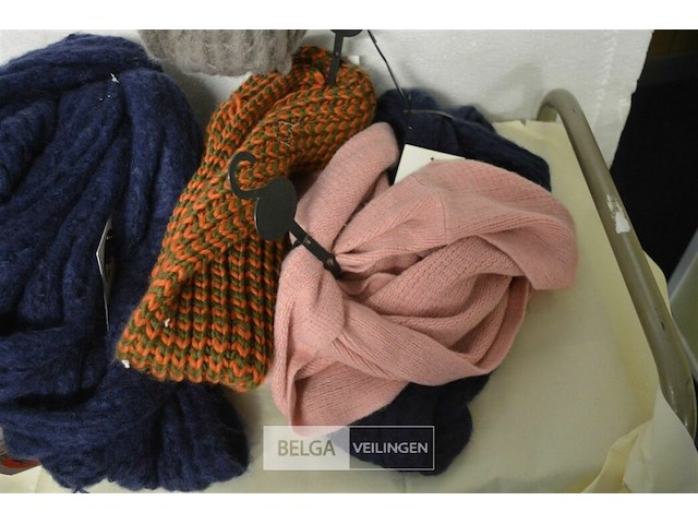 8 sjaals voor vrouwen div. kleuren - afbeelding 2 van  3