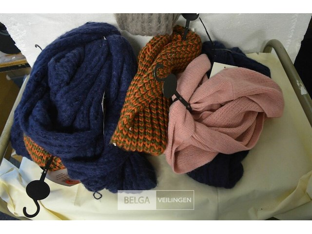 8 sjalen voor vrouwen div. kleuren - afbeelding 1 van  3