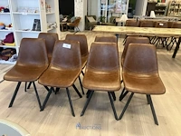 8 stoelen