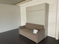 8. toonzaalmeubelen 2001-2100 (551/2026)