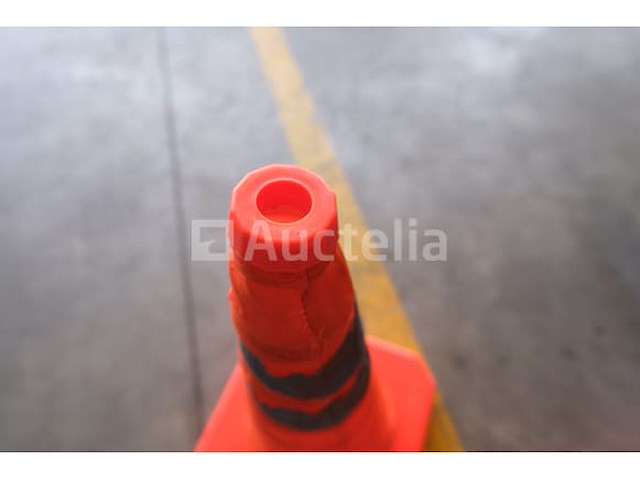 8 verkeerskegels - afbeelding 6 van  7