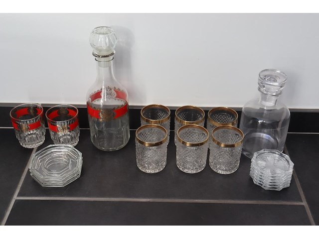 8 whiskeyglazen, 2 karaffen, 9 onderzetters - afbeelding 1 van  8