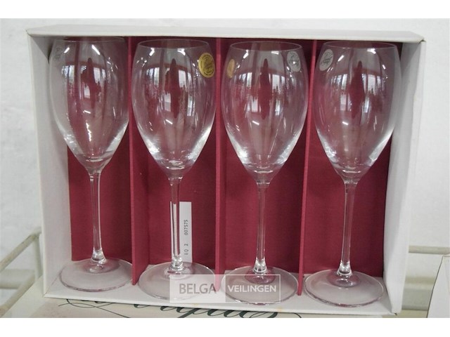 8 wiite wijnglazen - afbeelding 2 van  3