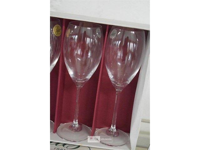 8 wiite wijnglazen - afbeelding 3 van  3