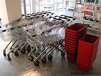 8 winkelkarren plus 19 winkelmandjes - afbeelding 1 van  1