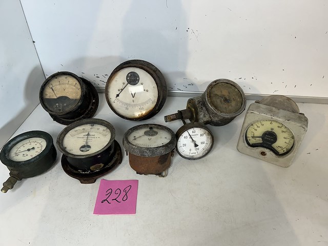 8 x antieke industriele meter - afbeelding 1 van  4