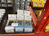 8 x dozen schroeven; schroeven met boorkop en afdekplaatje