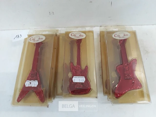 8 x hangdeco guitar rood 13 cm 3 assorti - afbeelding 2 van  3