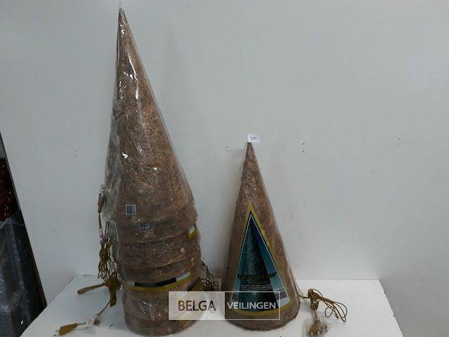 8 x kerstkegel 50 cm met 20 lampen goud - afbeelding 1 van  3