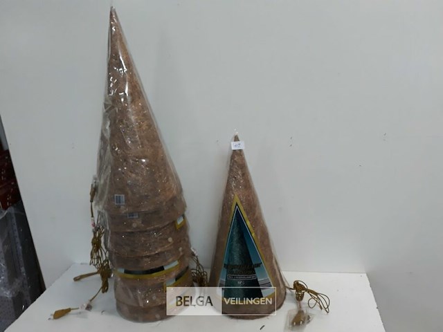 8 x kerstkegel 50 cm met 20 lampen goud - afbeelding 1 van  3