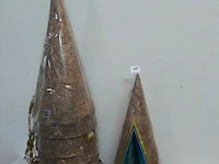 8 x kerstkegel 50 cm met 20 lampen goud