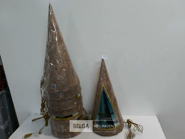 8 x kerstkegel 50 cm met 20 lampen goud - afbeelding 1 van  3