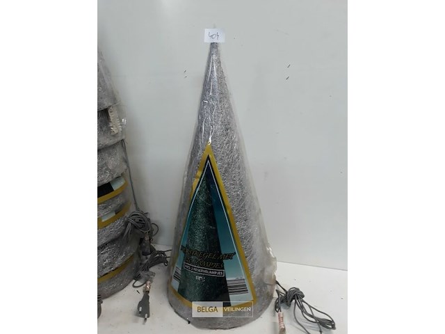 8 x kerstkegel 50 cm met 20 lampen zilver - afbeelding 3 van  3