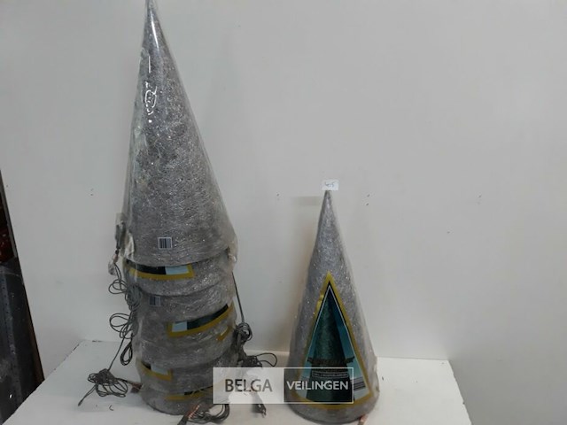 8 x kerstkegel 50 cm met 20 lampen zilver - afbeelding 2 van  3