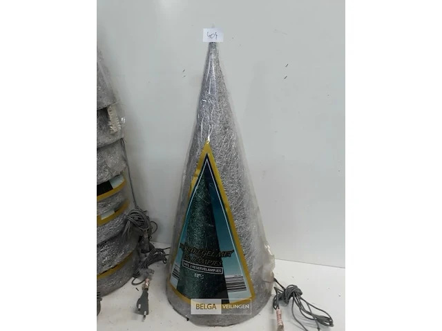 8 x kerstkegel 50 cm met 20 lampen zilver - afbeelding 3 van  3