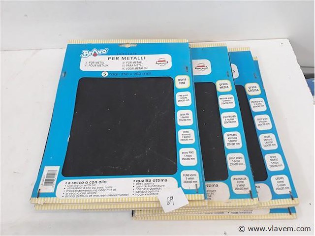 8 x schuurpapier mix korrels 5 vellen linnen - afbeelding 1 van  2