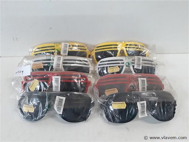 8 x zonnebril trendy mix kleuren - afbeelding 1 van  2