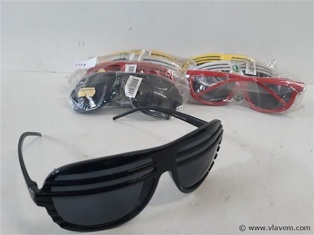 8 x zonnebril trendy mix kleuren - afbeelding 2 van  2