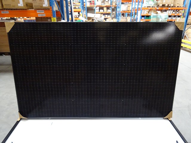 8 x zonnepaneel sunpower p6-405 (3.240 wp) - afbeelding 1 van  4