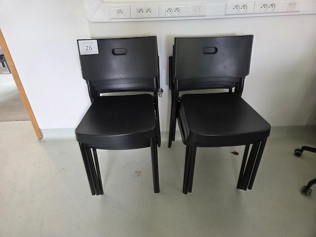 8 zwarte kunststof stoelen ikea - afbeelding 4 van  5