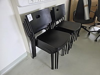 8 zwarte kunststof stoelen ikea - afbeelding 3 van  5