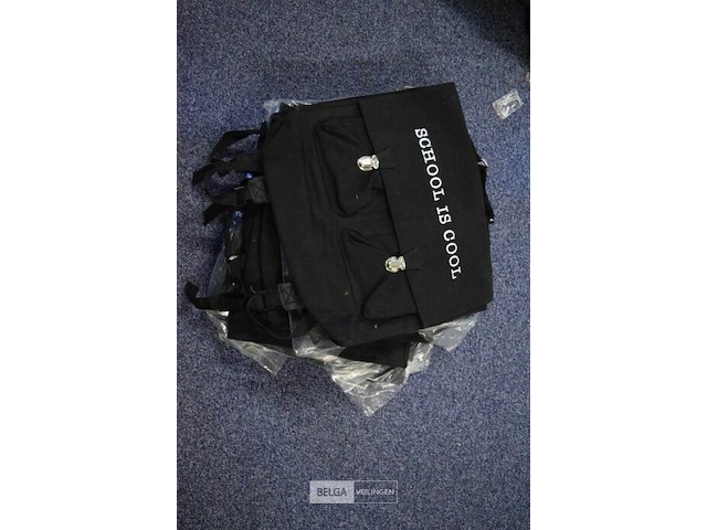 8 zwarte schooltassen - afbeelding 1 van  2