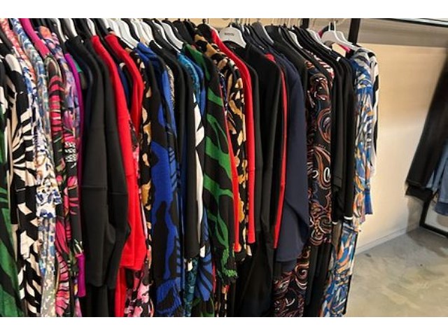 80 kleedjes en gilets - afbeelding 9 van  17