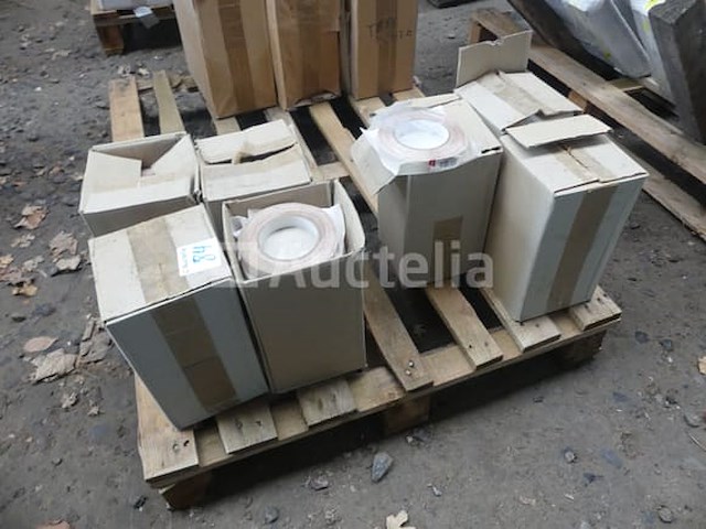 80 rollen corofix, dubbelzijdige lijmen - afbeelding 1 van  4