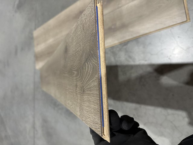 80,89 m² laminaatvloer 8mm - afbeelding 3 van  3