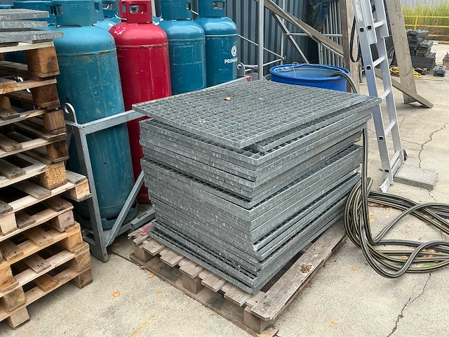 80x100cm magazijnstellingvloer - stalen rooster (30x) - afbeelding 1 van  3