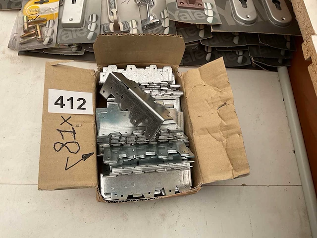 81 x hoekverbinders - afbeelding 1 van  3