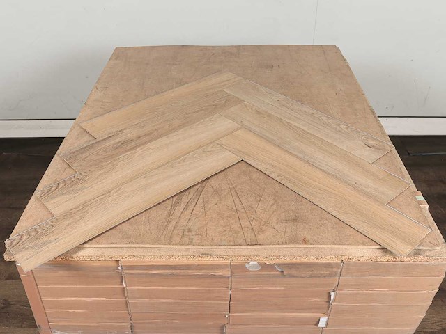 82 m2 pvc spc click visgraat - 610 x 122 x 4,5 mm - afbeelding 3 van  4