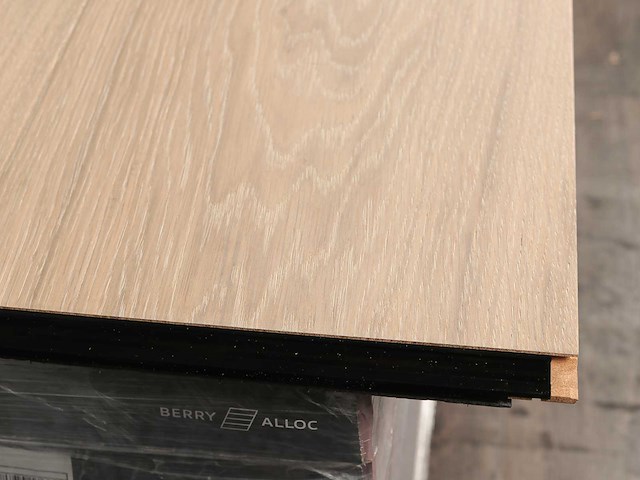 83 m2 parket eiken fineer berry alloc - 2410 x 241 x 10,1 mm - afbeelding 2 van  4