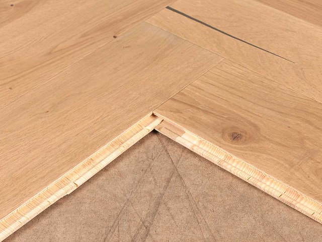 83 m2 parket eiken visgraat - 725 x 130 x 14 mm - afbeelding 2 van  4