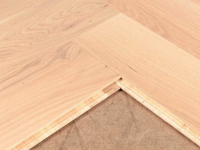 83 m2 parket eiken visgraat - 725 x 130 x 14 mm - afbeelding 2 van  4
