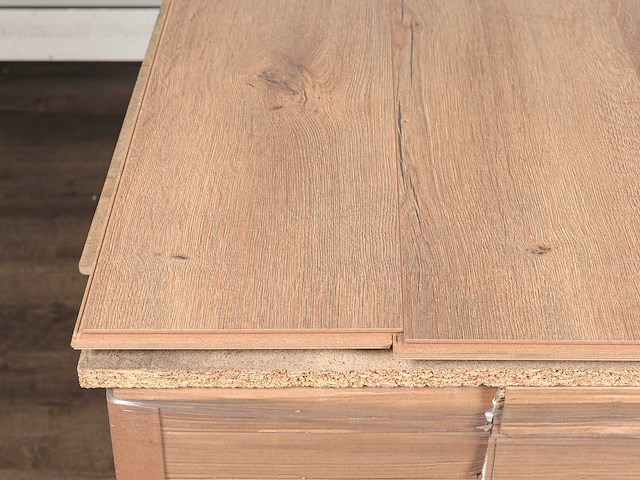 84 m2 laminaat plank watervast - 1383 x 193 x 10 mm - afbeelding 2 van  4