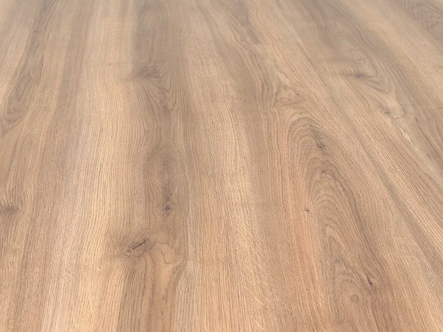 84 m2 laminaat plank watervast - 1383 x 193 x 8 mm - afbeelding 1 van  4