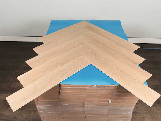 84 m2 pvc spc click vinyl visgraat met xps onderlaag - 750 x 150 x 4+1 mm - afbeelding 3 van  4