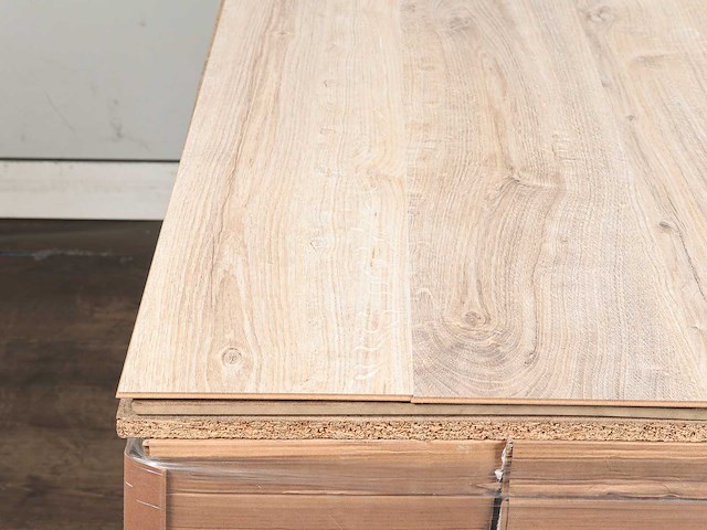 87 m2 laminaat plank - 1380 x 193 x 8 mm - afbeelding 1 van  2