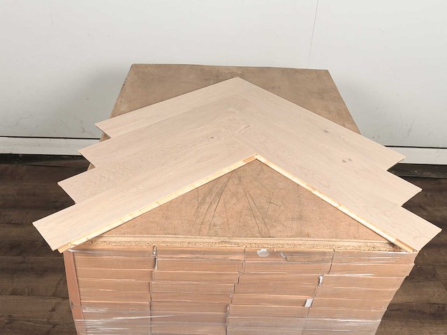 87 m2 parket eiken visgraat - 725 x 130 x 14 mm - afbeelding 3 van  4