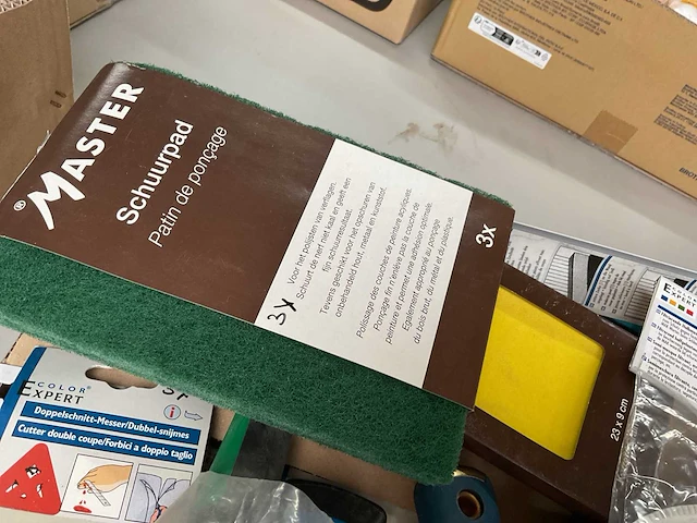 87 x schildersgereedschap - afbeelding 3 van  16