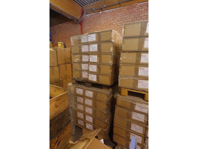 87x klapstoel met muurbevestiging. omschrijving: type: strapotin fw 100, merk: fibrocit, blank vernis ral 9005. - afbeelding 3 van  6