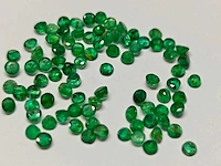 89 natuurlijke groene smaragden – ronde vorm – 4,91 cts - afbeelding 6 van  6