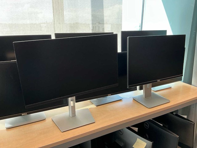8x dell monitor 24inch met voet! - afbeelding 2 van  3