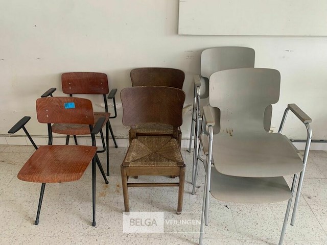 8x diverse oude stoelen - afbeelding 1 van  2